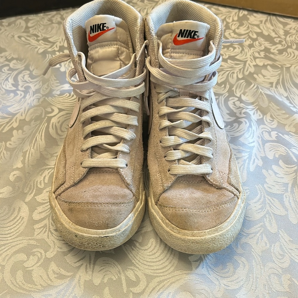Nike Blazer Mid 77 size 6Y
